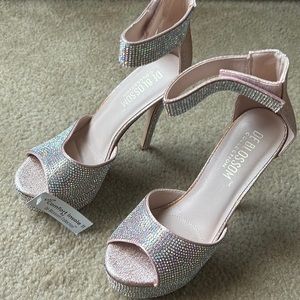 Pretty brand new heels size 7